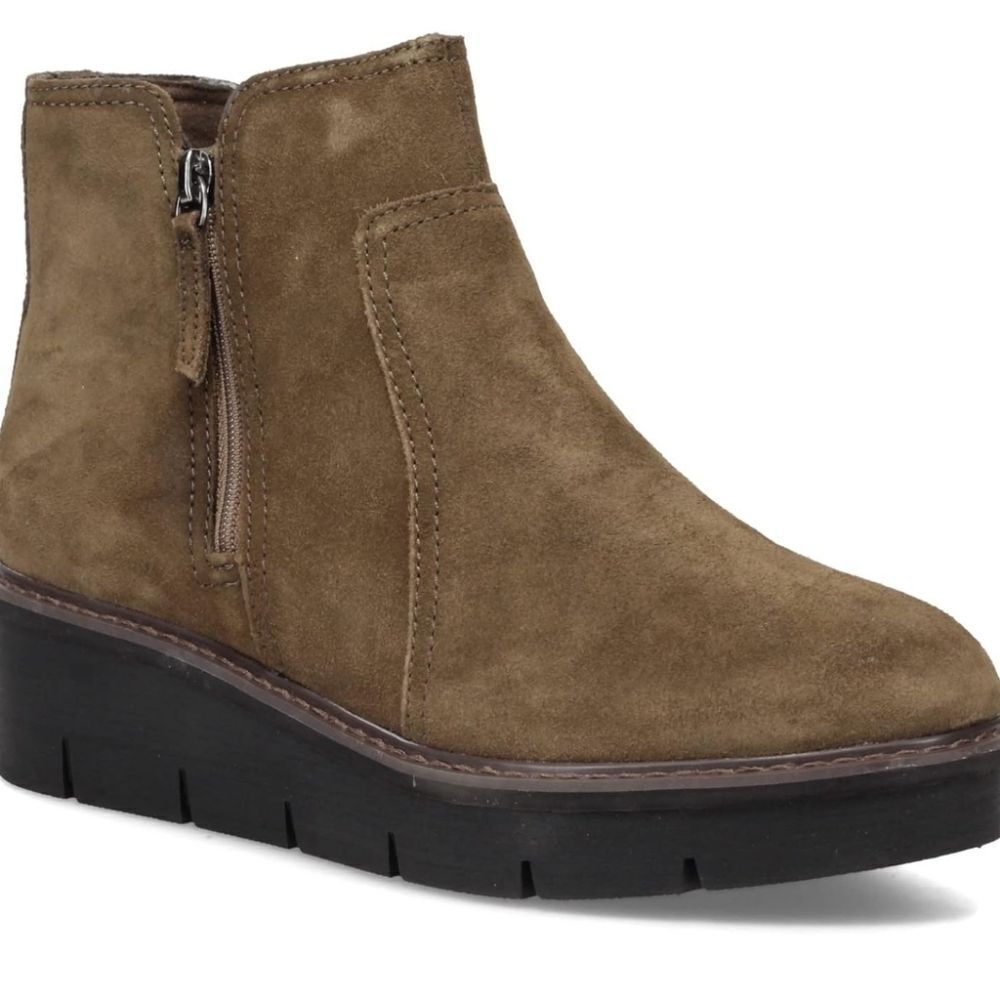 🌸Clarks Women's Airabell Zip Ankle Boot Women's 6.5M Dark Olive